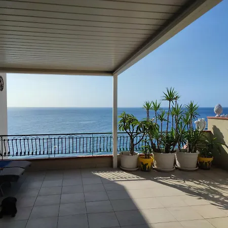 Apartamento Attico Delle Pomelie Santa Teresa Di Riva Exterior foto