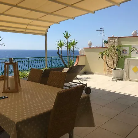 Apartamento Attico Delle Pomelie Santa Teresa Di Riva Exterior foto